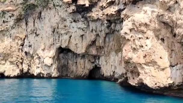 Costa Escarpada Piedra Del Azul Del Mar Mediterráneo — Vídeos de Stock