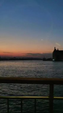 Akdeniz kıyıdan akşam manzarası açık