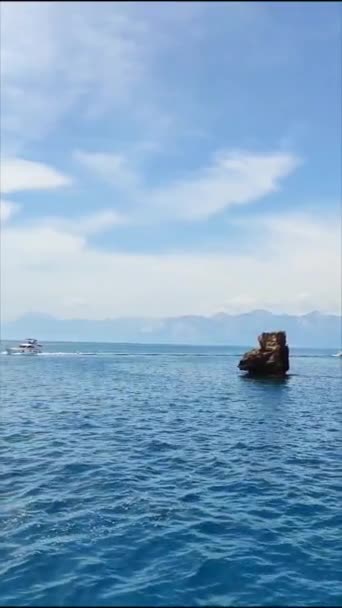 Beau Panorama Sur Mer Méditerranée Bleue Avec Rivage Rocheux Ciel — Video