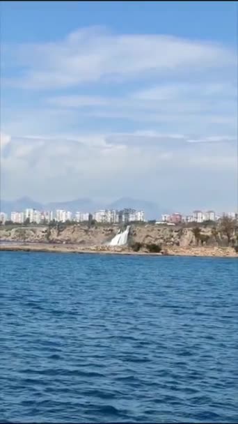 Antalya Turecko Srpna2023 Krásné Modré Středozemní Moře Vlnami Pobřeží Různými — Stock video