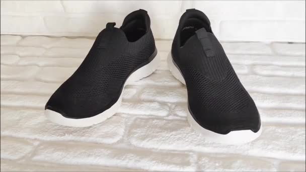 白底白底黑布运动鞋 — 图库视频影像
