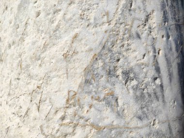 Damarları, çatlakları ve kapsamı olan gri mermer bir taşın dokusu