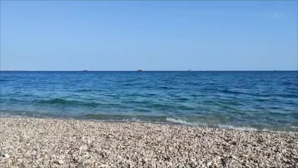 Hermoso Mar Azul Mediterráneo Con Una Costa Rocosa Barcos Horizonte Metraje De Stock Sin Royalties Gratis