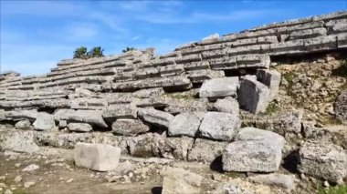 Eski şehrin eski taş harabeleri.