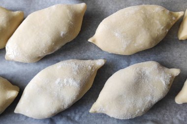 İçi doldurulmuş lezzetli Rus turtaları.