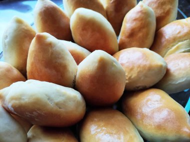 Doldurulmuş lezzetli Rus turtaları.