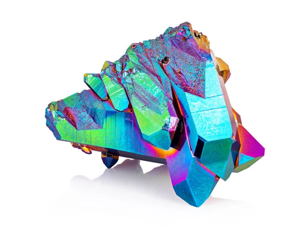 チタン虹色のオーラクォーツ結晶クラスター石 息をのむようなチタン層とこの美しい結晶の非常にシャープで詳細な写真 — ストック写真