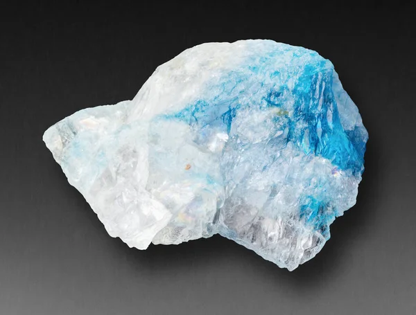 电蓝色Euclase晶体 这张来自津巴布韦的美丽晶体的非常清晰而详细的照片 免版税图库图片