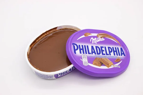 Ternopil Ukrayna Ocak 2019 Philadelphia Peynirinin Aromalı Çikolatayla Paketlenmesi — Stok fotoğraf