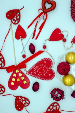 Baloların ve flamingoların kalplerinden Sevgililer Günü Aziz 'i