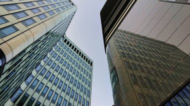 4 Haziran 2019 'da Polonya' nın Gdynia şehrinde eğri büğrü cepheli ve ayna yansımalı gelecekteki yüksek binalar görüldü..