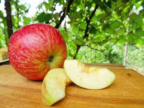 吃苹果成熟 做苹果派 — 图库照片