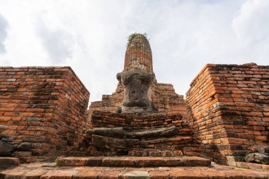 Tayland 'daki Ayutthaya tapınağının Wat Phra Si Santhe hava manzarası. Ayutthaya Tarihi Parkı UNESCO tarafından Dünya Mirası olarak kabul ediliyor.