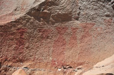 Ubon Ratchathani, Tayland - 30 Mayıs 2024: Pha Taem Milli Parkı Eski mağara duvarlarında resimler var, 3000 yıldan daha eski, yüksek uçurumlar, büyük kayalar.