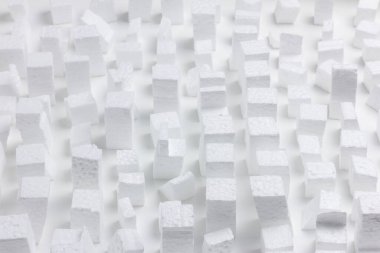 Beyaz polistirenin dikdörtgen parçalarından oluşan kaotik bir şehrin modeli..