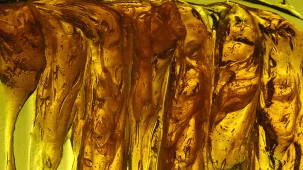Szczotka Artysty Tworząca Poziome Smugi Powierzchni Żelu Podświetlanej Kolorem Żółtym — Wideo stockowe
