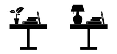 Ev masası. Kitap rafında lamba ve benekli bitkiler, kitap yığınları. Kütüphane, raflar dolusu kitap. Dünya kitabı günü. Öğrenci edebiyatı ya da ev ödevi. Kitap oku. Kitaplık, kitaplık, kütüphane, okumak için.