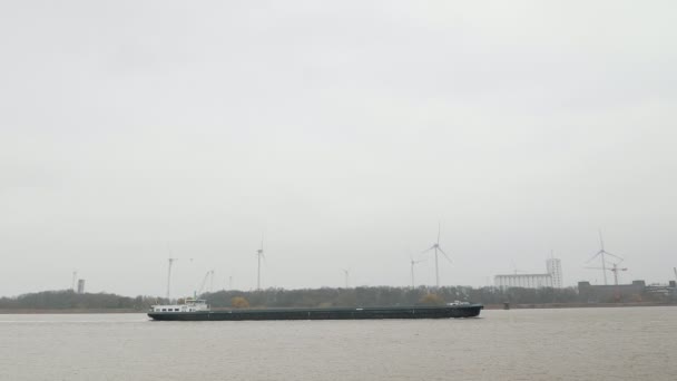 Barca Balsa Flutuando Água Longo Canal Fluvial Cidade Antuérpia Bélgica — Vídeo de Stock