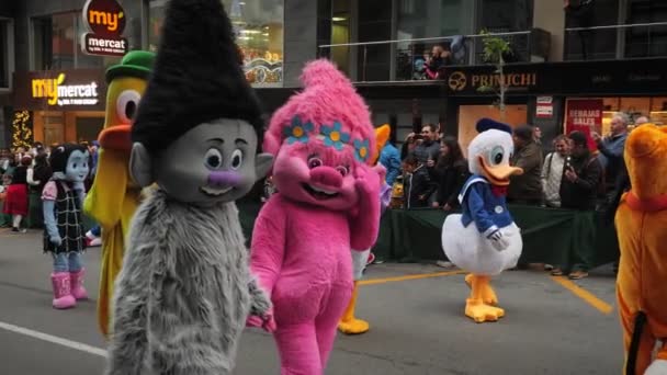 Disney Cartoon Characters Walking Street Parade Calpe Spain Scrooge Mcduck — 비디오