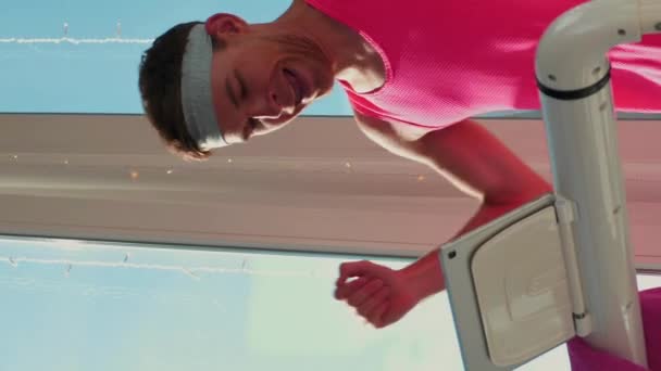Fit Funny Male Pink Top Jogging Treadmill Home Vertikální Video — Stock video