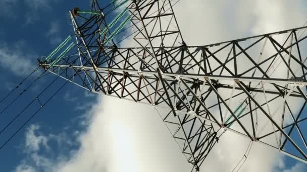 Transformacja Wieży Elektrycznej Kablami Przewodami Pionowe Wideo Elektryczny Słup Przeciw — Wideo stockowe