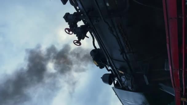 Locomotive Pijp Vrijgeven Dikke Wolken Stoom Voor Bereiden Het Station — Stockvideo