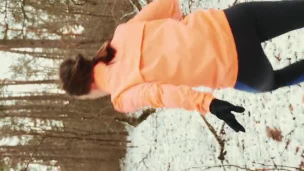 Hembra Corre Parque Joven Mujer Confiada Corriendo Bosque Atleta Motivado — Vídeos de Stock