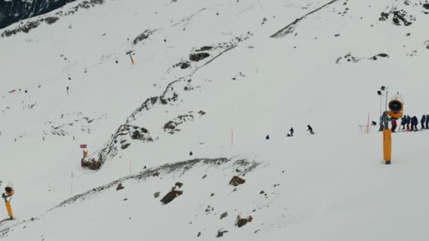 Skiers Snowboarders Skiing Snowy Hills Ski Resort Switzerland Engelberg Popular — Stock Video