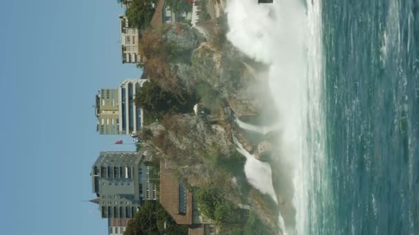 Enorme Flusso Energia Elettrica Massiccia Acqua Nella Cascata Del Reno — Video Stock