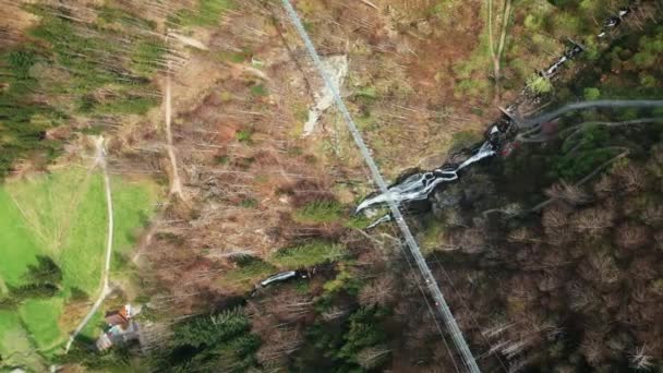 Widok Góry Most Wiszący Wodospad Todtnau Południowe Niemcy Popularny Cel — Wideo stockowe