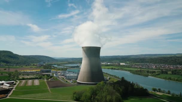 Arbeitendes Kernkraftwerk Industriegebiet Schweiz Kraftwerk Mit Funktionierendem Reaktor Mit Dampf — Stockvideo