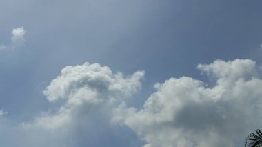 Gökyüzündeki bulutlar