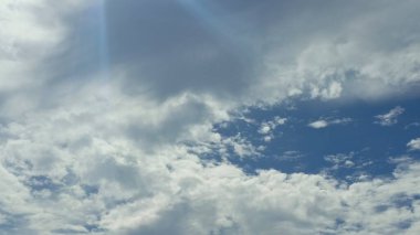 Gökyüzündeki bulutlar