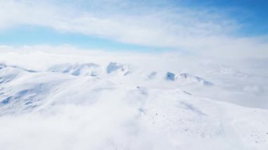Kar Tepeleri Kayak Merkezi İleri Uç Bulutlar Üzerinde Çoklu Tepeler Avrupa 'yı Borovetliyor