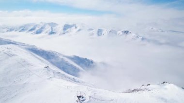 Kar Tepeleri Kayak Merkezi Bulutları Dağların Arkasına Uç Avrupa 'yı Borovetliyor