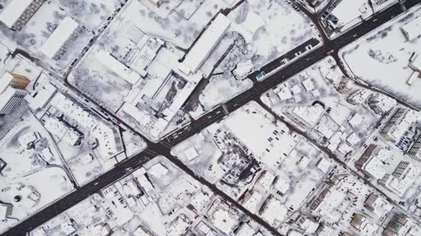 Winter Snow City Slow Descend Drehen Sie Sich Von Oben — Stockvideo