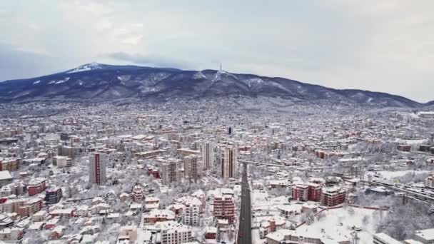 Winter Snow City Mountain View Rise Drone Aerial Cold Sofia — Vídeos de Stock