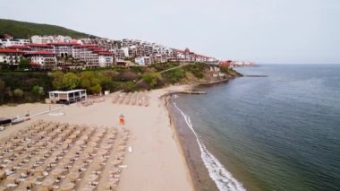 Lüks Tatil Köyü Uçuşuyla Sahile Dönüş Yastığı İHA Uçağı Karadeniz İniyor Bulgaristan Avrupa Turizmi Sezon Sonu