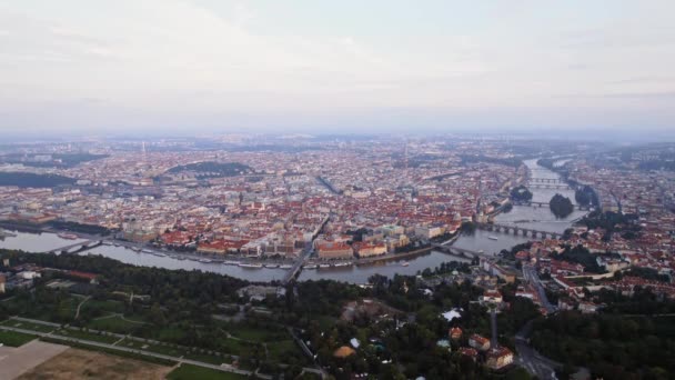 Praga Periferia Ora Blu Nebbia Alba Rise Reveal Centro Città — Video Stock