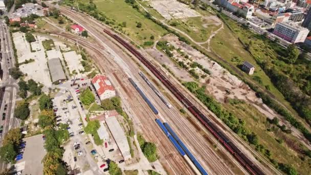 Stazione Ferroviaria Praga Seguire Partenza Tram Periferia Tracking City Transportation — Video Stock