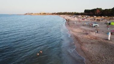 Sunset Beach Shoreline Avrupa Dalgalarının Üzerinden Hızla Uç
