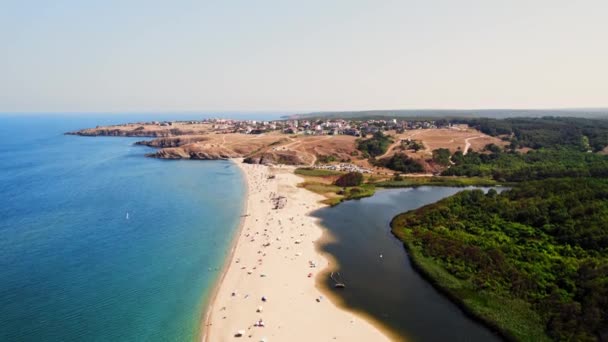 Seaside Cliffs Beach Resort Miasto Rzeka Delta Rise Reveal Perspektywa — Wideo stockowe