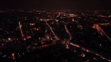 Krakow Merkezinin Gece Havası Yörüngesi Klüpleri Yağmur Avrupa 'daki Sokakları Işıklandırıyor Polonya V2 Görüntüleri