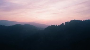 Bulutlar Bulutlar Güz Pembe Rüya Mavisi Görünüşü İHA Doğası Bulgaristan Avrupa 'da Yükseliyor