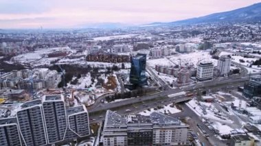 Modern Ofis Binası Kış Sabahı İnsansız Hava Aracı Yörüngesi Soldan Soldan Yürüyen Yaşam Arabaları Çalışan Sofya Sınıfı Bulgaristan Görüntüleri