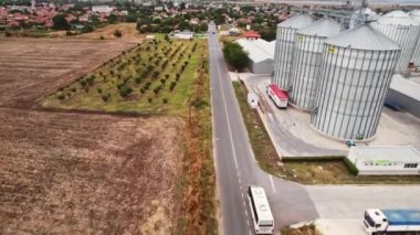 Bulgaristan 'ın Kırsal Otobüs Köyü' nde Uç, Avrupa 'nın Bulutlu Günü