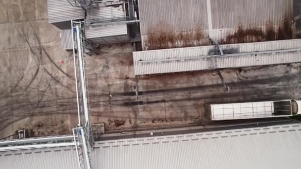 Graue Silos Weizenbrotproduktionsanlage Steigt Ganze Silofabrik Ländliches Dorf Bulgarien Aufzudecken — Stockvideo