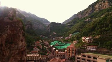 Amalfi Şarap Tarlaları Arasında Yükseliyor İtalya Avrupa Görüntüleri