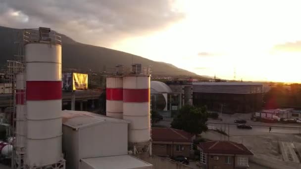 Sunset Golden Hour Flares Circle Orbit Production Plant Concrete Big — Vídeo de Stock