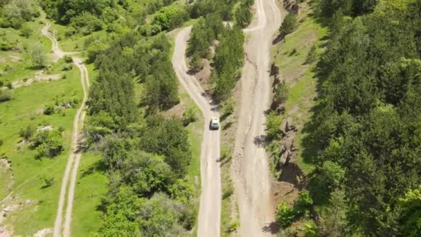 Lada Alter Russischer Auto Geländewagen Folgt Abgeschossener Wald Drohne — Stockvideo
